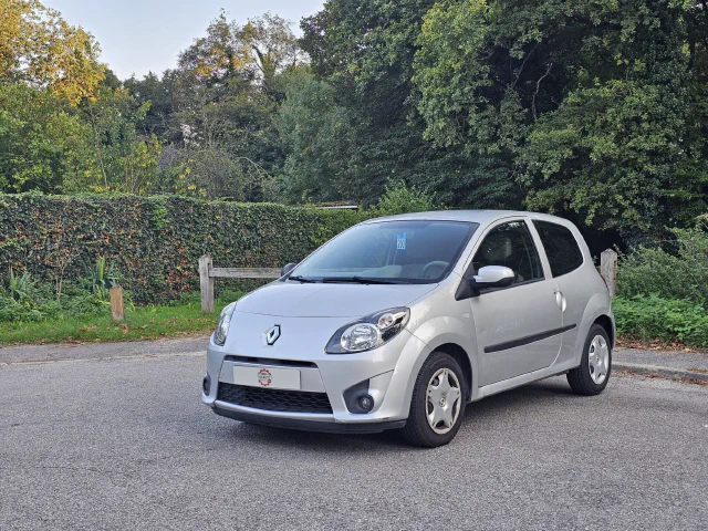 RENAULT TWINGO Essence 2011