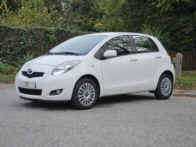 TOYOTA YARIS IN Essence 2011